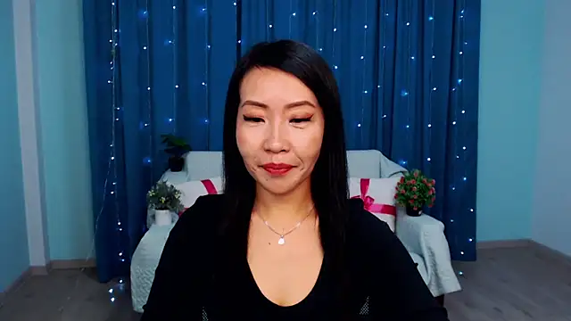 Snapshot of LiaPak chatting on 09.16.25 LiaPak online show from 09.16.25