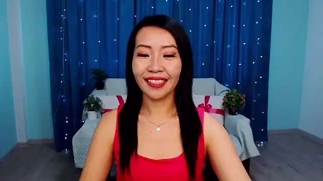 Snapshot of LiaPak chatting on 09.18.25 LiaPak online show from 09.18.25