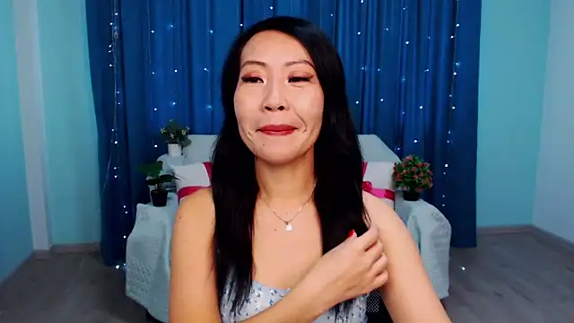 Snapshot of LiaPak chatting on 09.23.25 LiaPak online show from 09.23.25