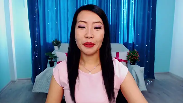 Snapshot of LiaPak chatting on 09.24.25 LiaPak online show from 09.24.25