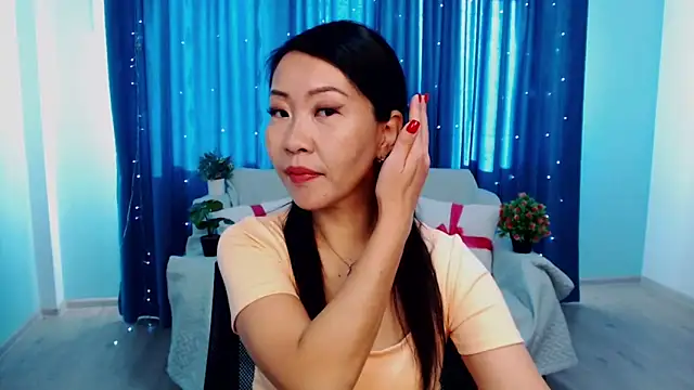 Snapshot of LiaPak chatting on 09.25.25 LiaPak online show from 09.25.25