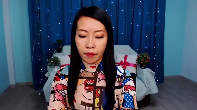 Snapshot of LiaPak chatting on 10.02.25 LiaPak online show from 10.02.25