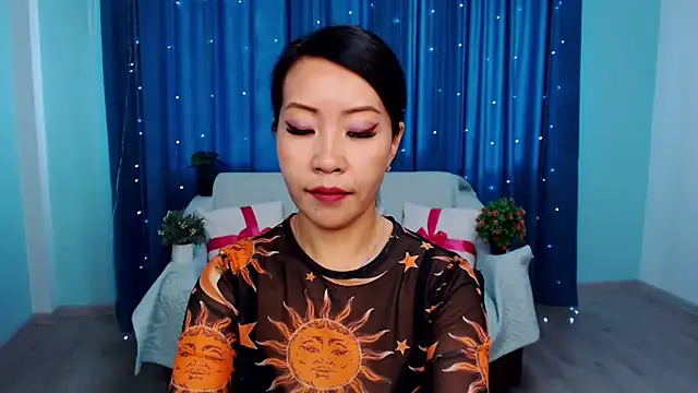 Snapshot of LiaPak chatting on 10.08.25 LiaPak online show from 10.08.25