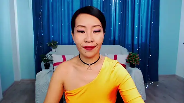 Snapshot of LiaPak chatting on 10.15.25 LiaPak online show from 10.15.25