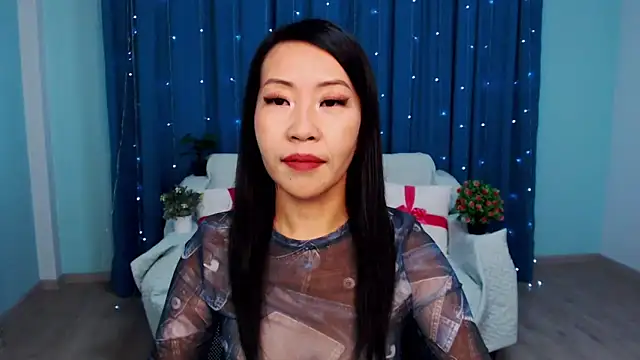 Snapshot of LiaPak chatting on 10.17.25 LiaPak online show from 10.17.25