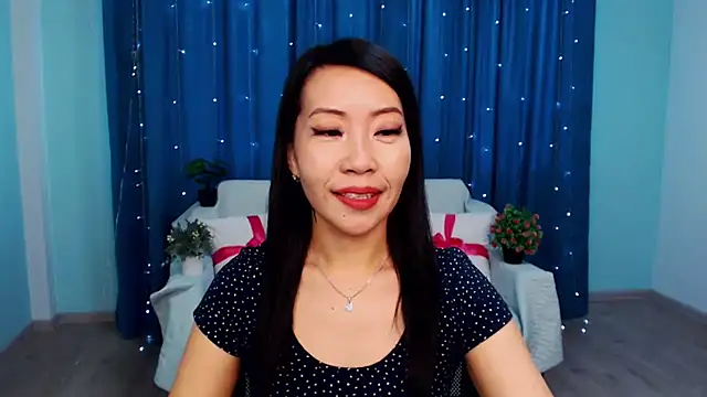 Snapshot of LiaPak chatting on 10.20.25 LiaPak online show from 10.20.25