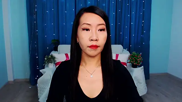 Snapshot of LiaPak chatting on 10.22.25 LiaPak online show from 10.22.25