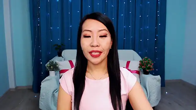 Snapshot of LiaPak chatting on 11.04.25 LiaPak online show from 11.04.25