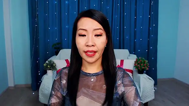 Snapshot of LiaPak chatting on 11.10.25 LiaPak online show from 11.10.25