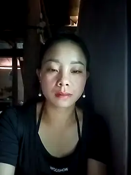 Snapshot of milo123-xx chatting on 10.18.25 milo123-xx online show from 10.18.25