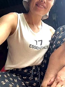 Snapshot of rosa-1200 chatting on 09.28.25 rosa-1200 online show from 09.28.25