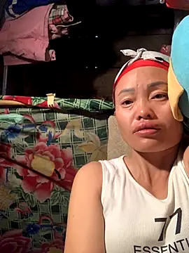 Snapshot of rosa-1200 chatting on 10.04.25 rosa-1200 online show from 10.04.25