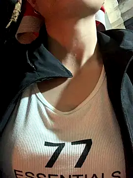 Snapshot of rosa-1200 chatting on 10.14.25 rosa-1200 online show from 10.14.25