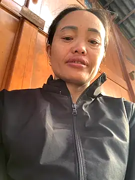 Snapshot of rosa-1200 chatting on 10.18.25 rosa-1200 online show from 10.18.25