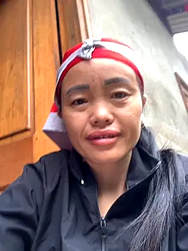 Snapshot of rosa-1200 chatting on 10.22.25 rosa-1200 online show from 10.22.25