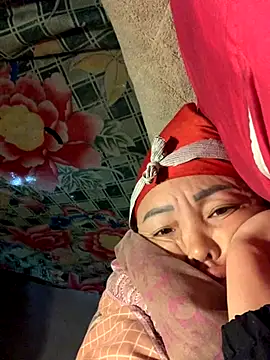 Snapshot of rosa-1200 chatting on 10.24.25 rosa-1200 online show from 10.24.25