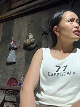 Snapshot of rosa-1200 chatting on 10.29.25 rosa-1200 online show from 10.29.25