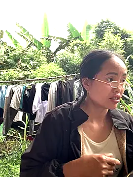 Snapshot of rosa-1200 chatting on 10.31.25 rosa-1200 online show from 10.31.25