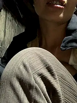 Snapshot of rosa-1200 chatting on 10.31.25 rosa-1200 online show from 10.31.25