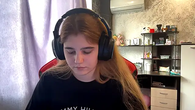 Snapshot of Horycory chatting on 10.06.25 Horycory online show from 10.06.25