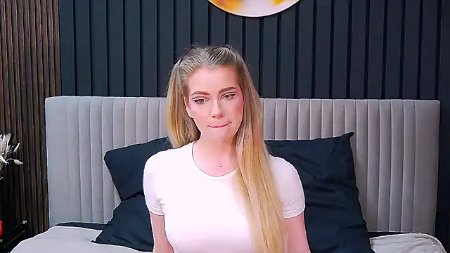 MilanaCeleste online show from 12.04.25