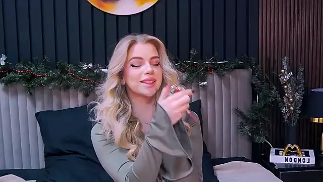 MilanaCeleste online show from 12.22.25