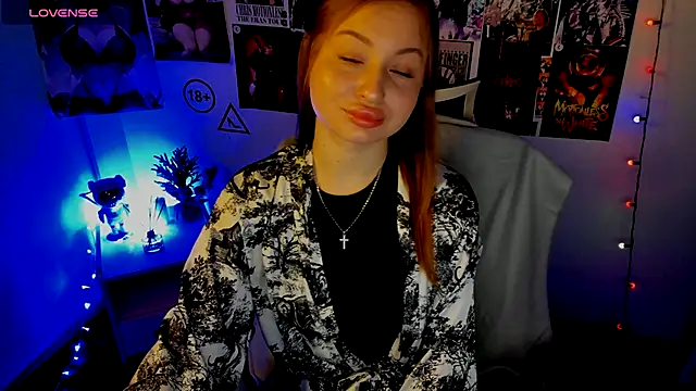 Snapshot of Rose_se chatting on 09.29.25 Rose se online show from 09.29.25