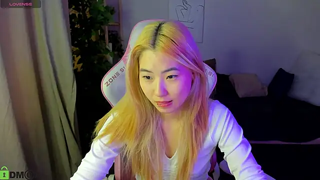 Snapshot of Aisi_18 chatting on 09.29.25 Aisi 18 online show from 09.29.25