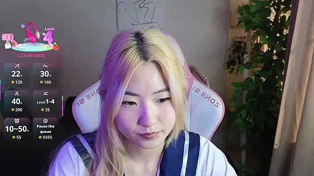 Snapshot of Aisi_18 chatting on 09.30.25 Aisi 18 online show from 09.30.25