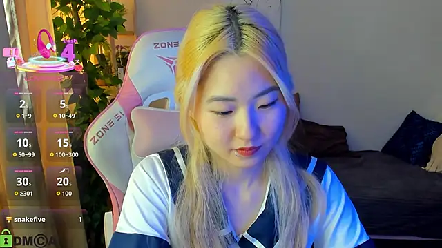 Snapshot of Aisi_18 chatting on 10.01.25 Aisi 18 online show from 10.01.25