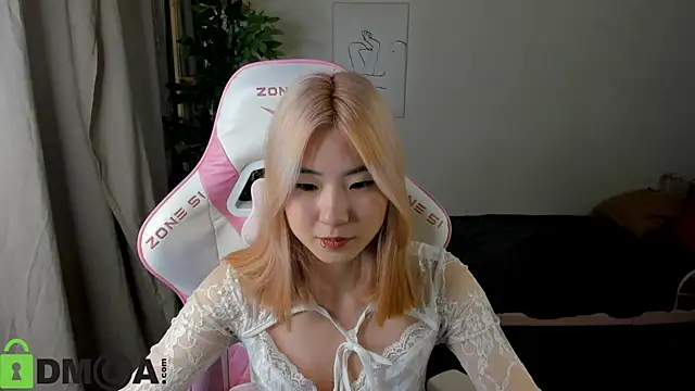 Snapshot of Aisi_18 chatting on 10.22.25 Aisi 18 online show from 10.22.25