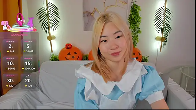 Snapshot of Aisi_18 chatting on 10.28.25 Aisi 18 online show from 10.28.25