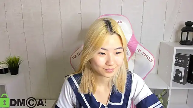 Snapshot of Aisi_18 chatting on 11.15.25 Aisi 18 online show from 11.15.25