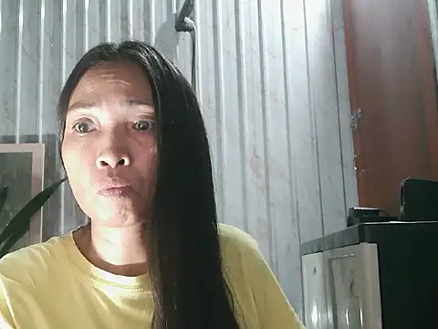 Snapshot of pinayhotii chatting on 10.28.25 pinayhotii online show from 10.28.25