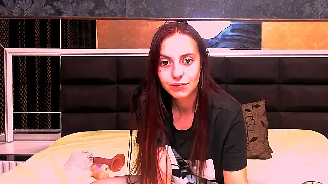 Snapshot of MillieTinny chatting on 10.26.25 MillieTinny online show from 10.26.25