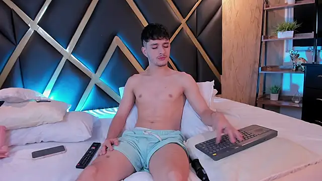 LiamMuller online show from 10.21.25