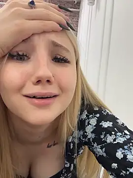 Sky Cutie online show from 10.10.25