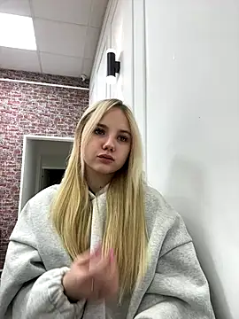 Sky Cutie online show from 11.18.25