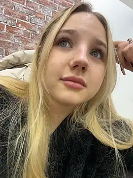 Sky Cutie online show from 01.11.26