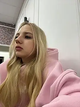 Snapshot of Sky_Cutie chatting on 01.19.26 Sky Cutie online show from 01.19.26