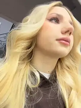 Snapshot of Sky_Cutie chatting on 02.01.26 Sky Cutie online show from 02.01.26