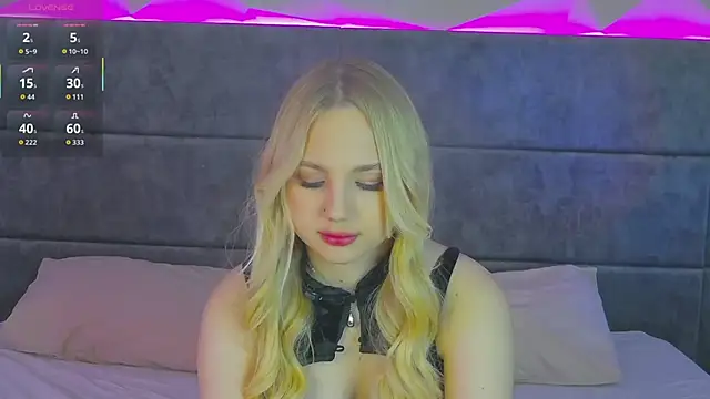 Snapshot of Sky_Cutie chatting on 02.04.26 Sky Cutie online show from 02.04.26