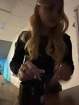 Snapshot of Sky_Cutie chatting on 02.07.26 Sky Cutie online show from 02.07.26