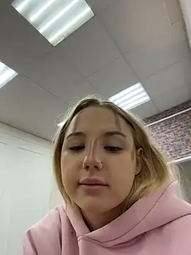 Snapshot of Sky_Cutie chatting on 02.08.26 Sky Cutie online show from 02.08.26