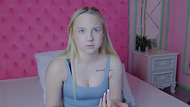 Snapshot of Sky_Cutie chatting on 02.24.26 Sky Cutie online show from 02.24.26