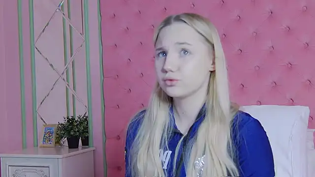 Snapshot of Sky_Cutie chatting on 02.27.26 Sky Cutie online show from 02.27.26