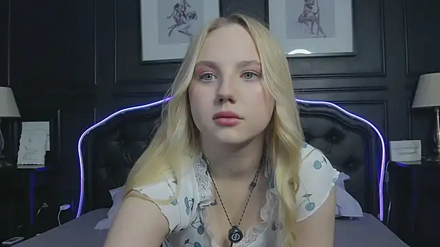 Snapshot of Sky_Cutie chatting on 03.03.26 Sky Cutie online show from 03.03.26