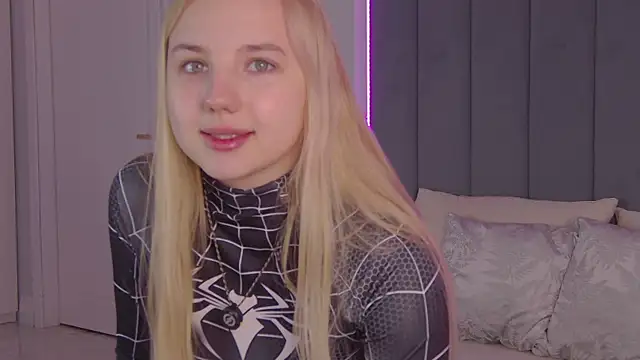 Sky Cutie online show from 04.15.26