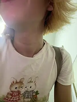 Snapshot of SweetBunnyGF chatting on 06.19.26 SweetBunnyGF online show from 06.19.26