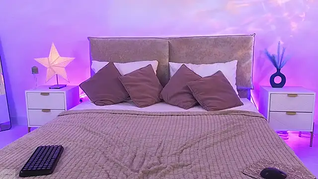 Snapshot of Jules_night chatting on 02.19.26 Jules night online show from 02.19.26